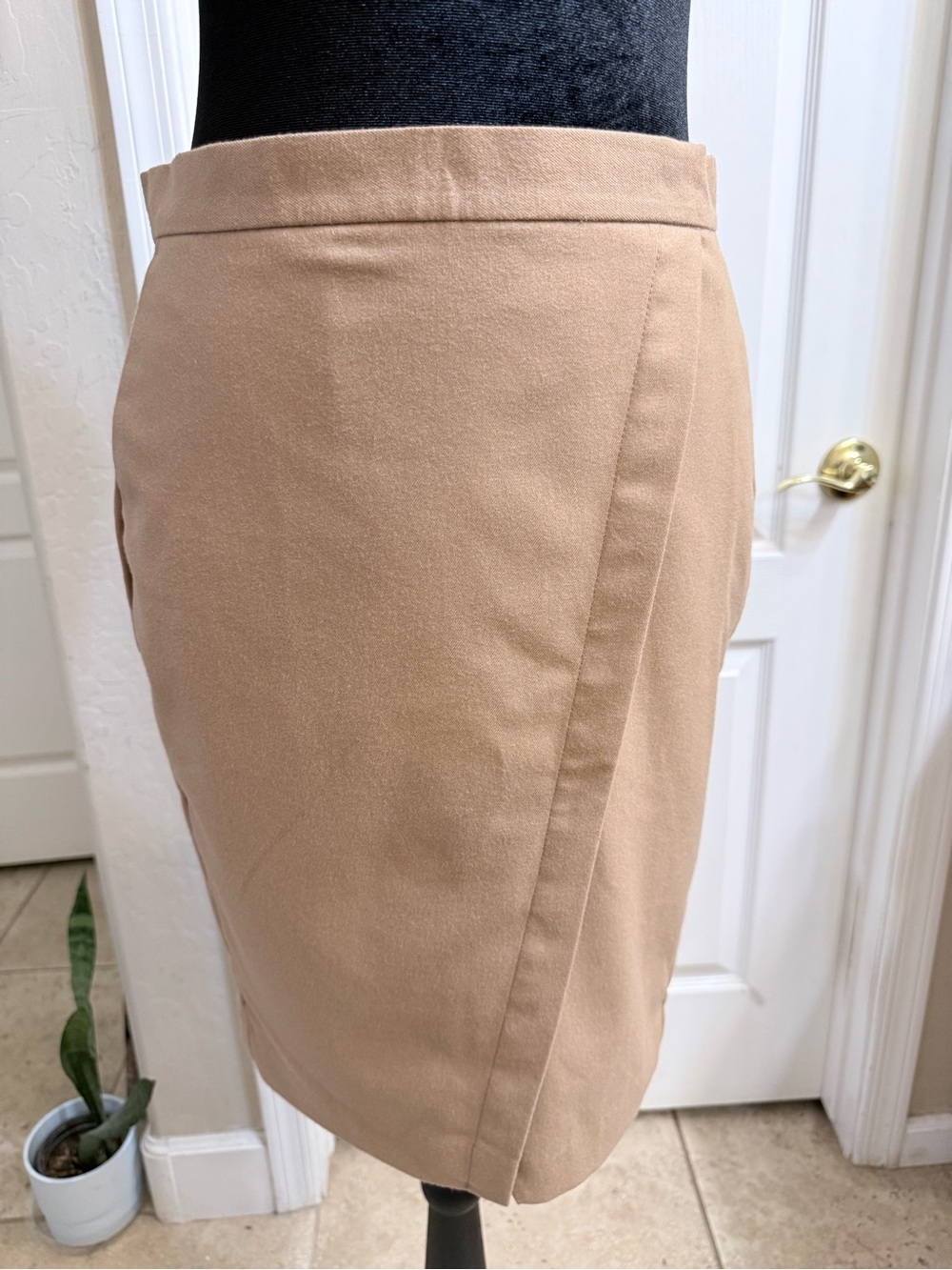 Banana Republic Camel Pencil Lined Midi Skirt Size 2